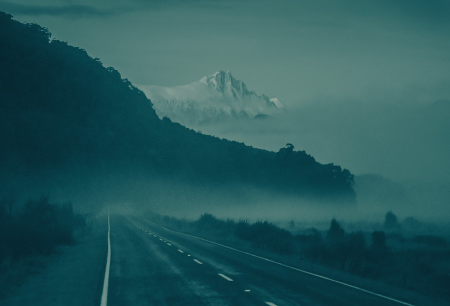 On the Way to Haast En-route-vers-Haast-–-Coince-aux-douanes